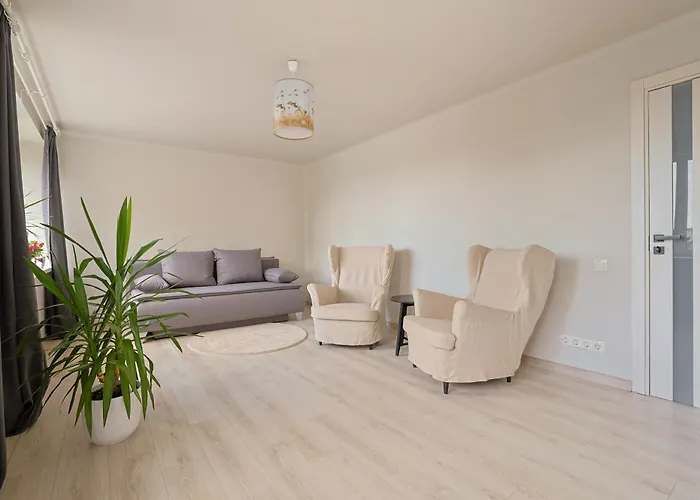 Sunny Apartment Between Airport And City With 3 Bedrooms