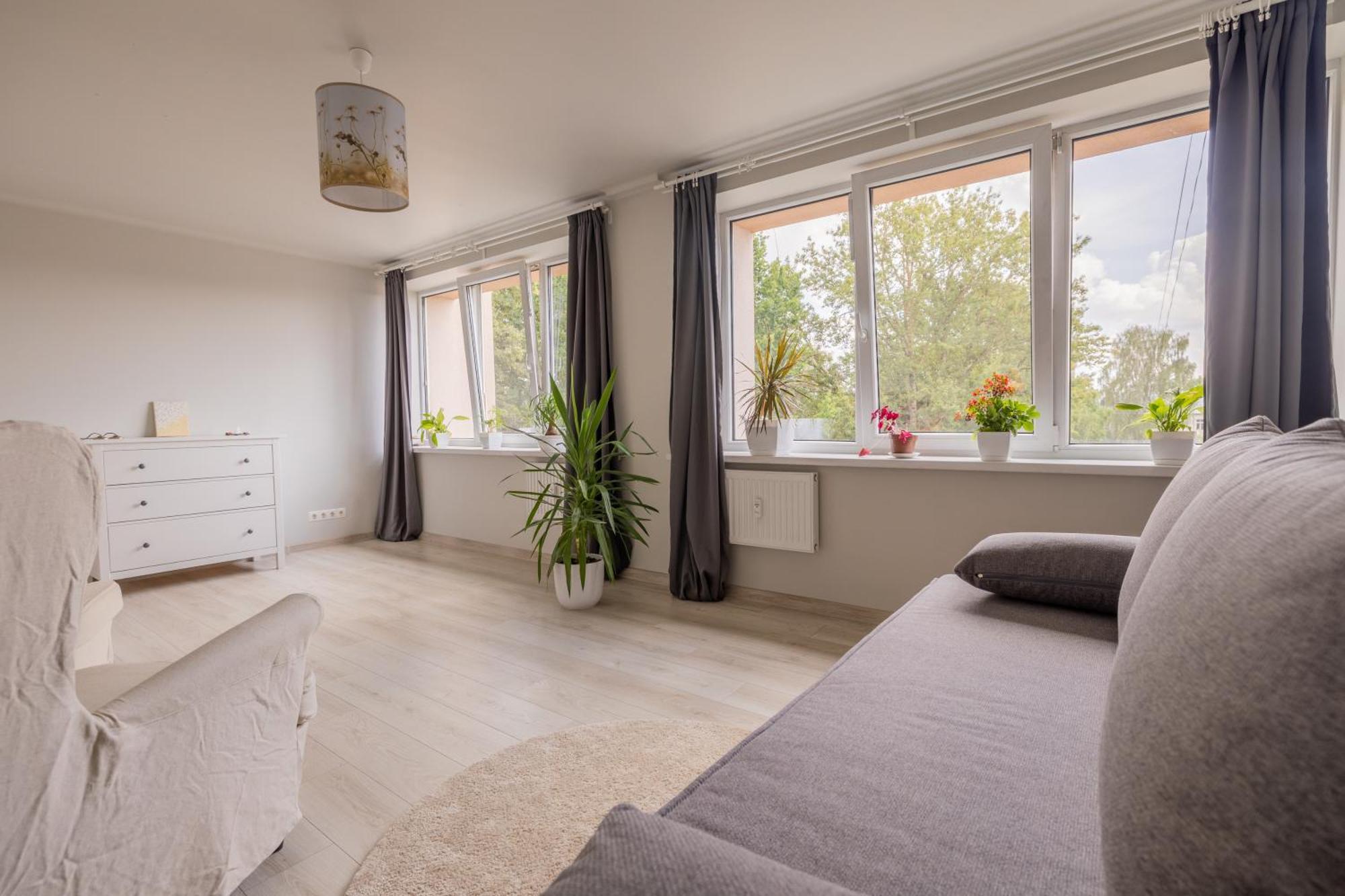 Sunny Between Airport And With 3 Bedrooms *