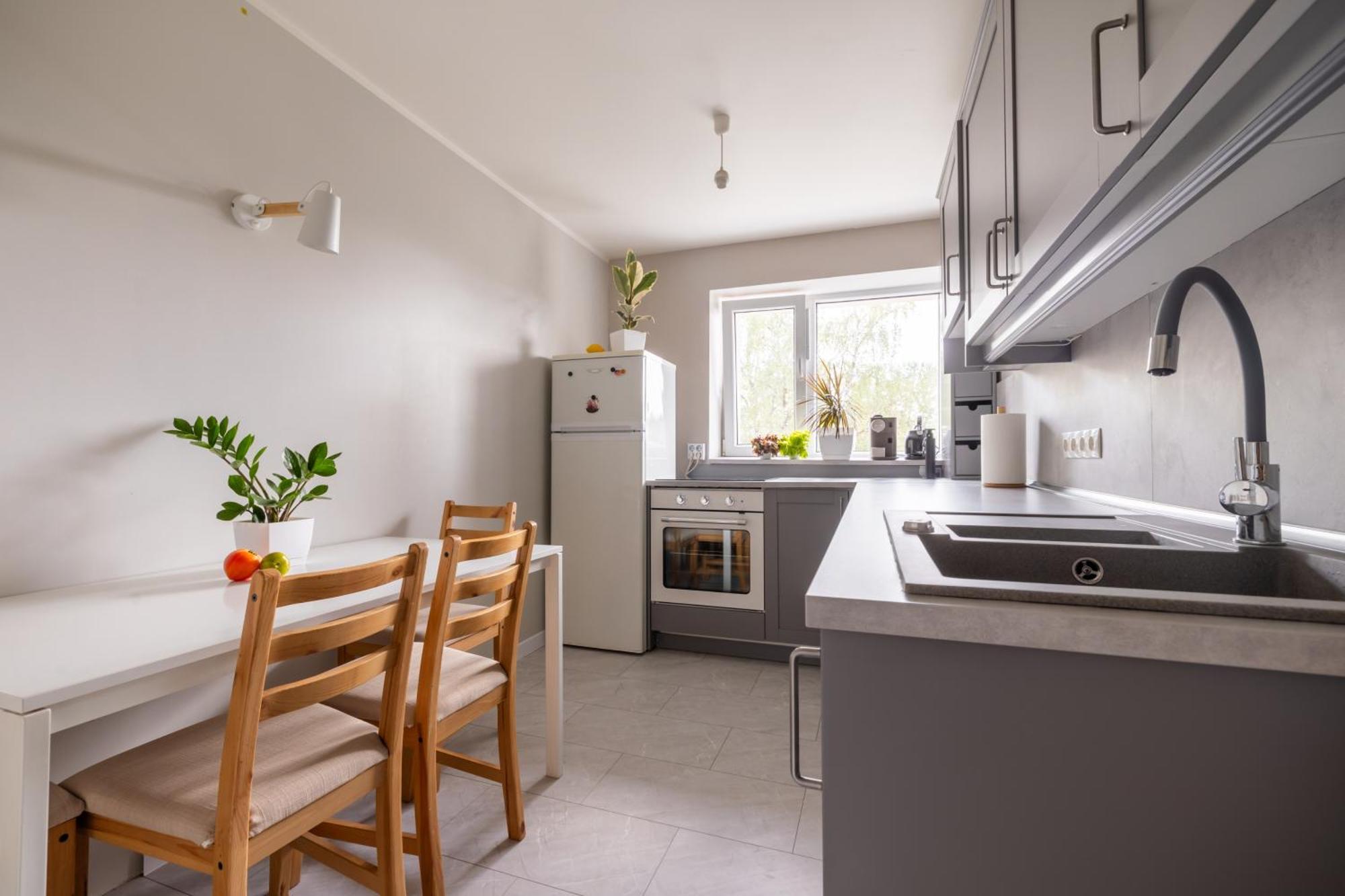 Sunny Between Airport And With 3 Bedrooms Riga